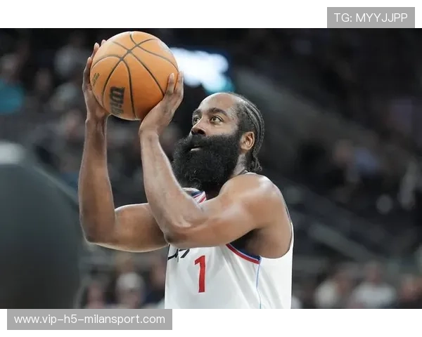 哈登单场37篮板数据惊人：当进攻与防守完美融为一体