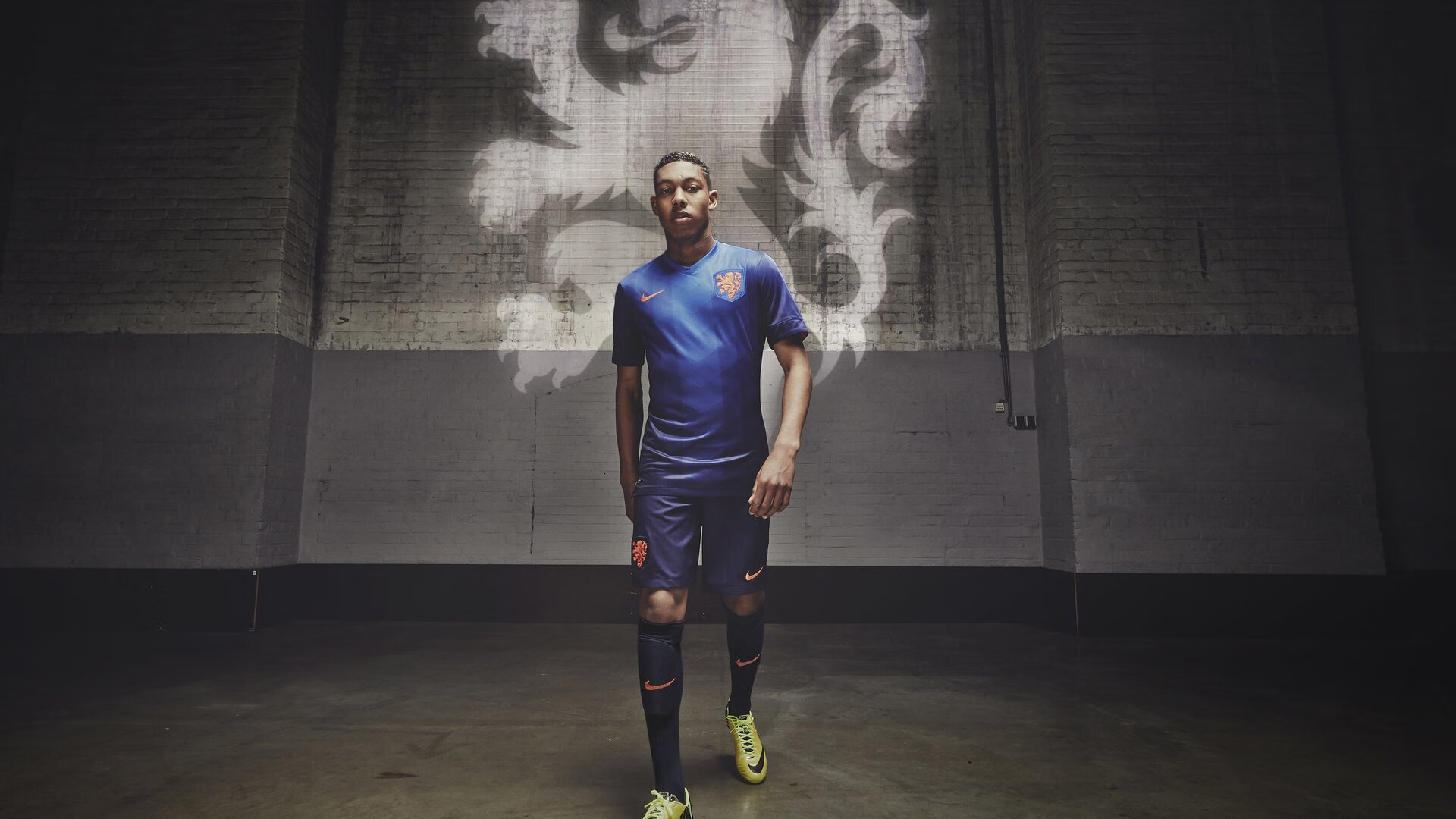 库里接受挑战在一分钟内投中十球，库里连续投进105记三分