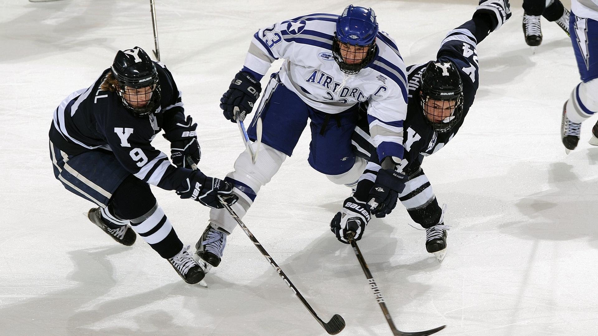 快攻反击节奏快，防守布局冷静，快攻防守人犯规